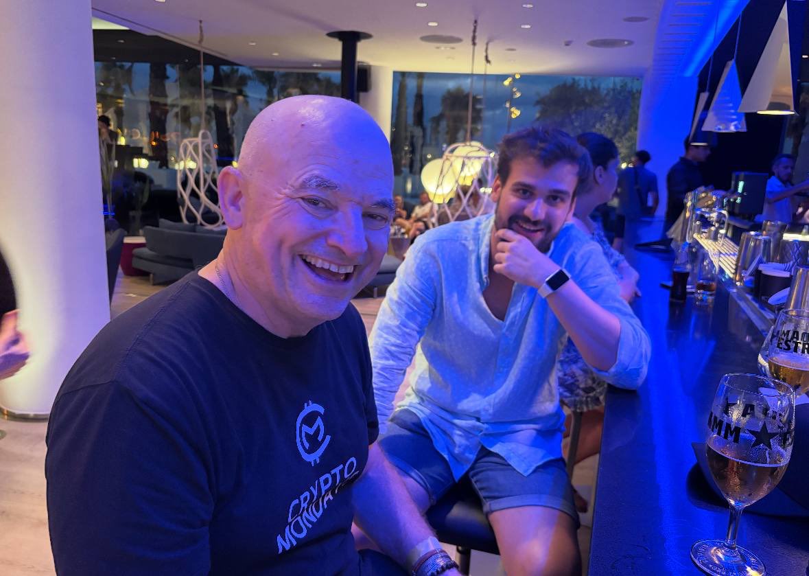 CryptoMondays (@crypt0mondays) on Twitter photo Awesome CryptoMondays Barcelona last night!! 🍷 🚀
A big thank you to <a href="/gax0_0/">Gax</a> nd <a href="/dVINLabs/">dVIN Labs (🍷, ⛓)</a> and the Barcelona team for hosting . . and to our globe trotting <a href="/loukerner/">Lou Kerner 🇮🇱🇺🇦</a> for popping in from NY 😂 ♥️ Awesome CryptoMondays Barcelona last night!! 🍷 🚀
A big thank you to <a href="/gax0_0/">Gax</a> nd <a href="/dVINLabs/">dVIN Labs (🍷, ⛓)</a> and the Barcelona team for hosting . . and to our globe trotting <a href="/loukerner/">Lou Kerner 🇮🇱🇺🇦</a> for popping in from NY 😂 ♥️