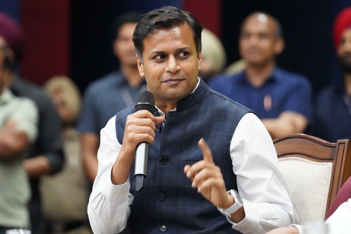 AAP (@aamaadmiparty) on Twitter photo अब पंजाबी में भी जान सकेंगे ‘Kejriwal Model’ के पीछे की सोच 💯
आज आम आदमी पार्टी के राष्ट्रीय संयोजक <a href="/ArvindKejriwal/">Arvind Kejriwal</a> जी, मुख्यमंत्री <a href="/BhagwantMann/">Bhagwant Mann</a> जी, पंजाब प्रभारी <a href="/msisodia/">Manish Sisodia</a> जी ने AAP नेता एवं लेखक <a href="/Jasmine441/">Jasmine Shah</a> जी द्वारा लिखित किताब 'केजरीवाल मॉडल' के पंजाबी संस्करण का लोकार्पण अब पंजाबी में भी जान सकेंगे ‘Kejriwal Model’ के पीछे की सोच 💯
आज आम आदमी पार्टी के राष्ट्रीय संयोजक <a href="/ArvindKejriwal/">Arvind Kejriwal</a> जी, मुख्यमंत्री <a href="/BhagwantMann/">Bhagwant Mann</a> जी, पंजाब प्रभारी <a href="/msisodia/">Manish Sisodia</a> जी ने AAP नेता एवं लेखक <a href="/Jasmine441/">Jasmine Shah</a> जी द्वारा लिखित किताब 'केजरीवाल मॉडल' के पंजाबी संस्करण का लोकार्पण
