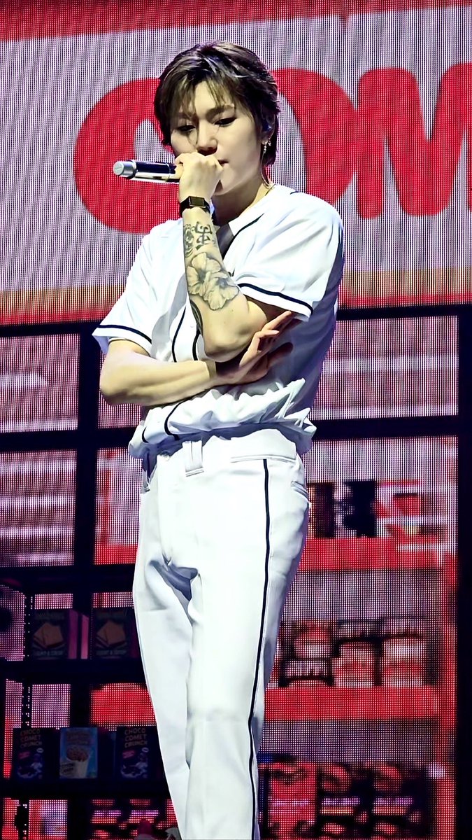 이제 올리는 야구복 우지호
아 진짜 나를 미치게해 ⸝⸝ʚ̴̶̷̆ ̯ʚ̴̶̷̆⸝⸝