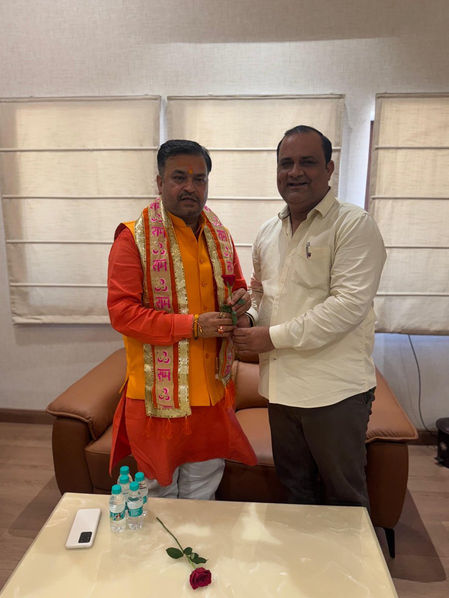 निमिष खत्री (@nimishkhattri) on Twitter photo प्रयागराज आगमन पर सर्किट हाउस में मा• सदस्य विधान परिषद एवं प्रदेश महामंत्री श्री <a href="/bjpanoop/">Anoop Gupta</a> जी का हार्दिक स्वागत एवं अभिनंदन कर आशीर्वाद प्राप्त किया प्रयागराज आगमन पर सर्किट हाउस में मा• सदस्य विधान परिषद एवं प्रदेश महामंत्री श्री <a href="/bjpanoop/">Anoop Gupta</a> जी का हार्दिक स्वागत एवं अभिनंदन कर आशीर्वाद प्राप्त किया