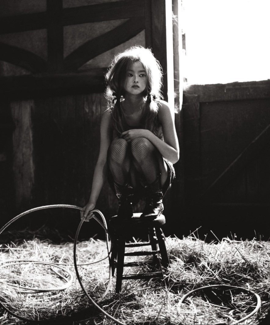 Devon Aoki
Dutch #30 (2000)
ph. Mikael Jansson