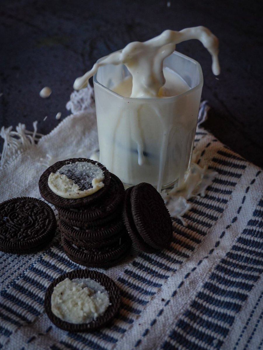 blackgarliczm's tweet image. When the cookie meets the milk — magic happens 🙌🙌🙌
I used to dream of taking magazine-worthy shots like this. Now, with practice (and a few cookie crumbs later), here we are.
Shot on my Sony ZV-E10 ll — influenced by @LuluHaangala