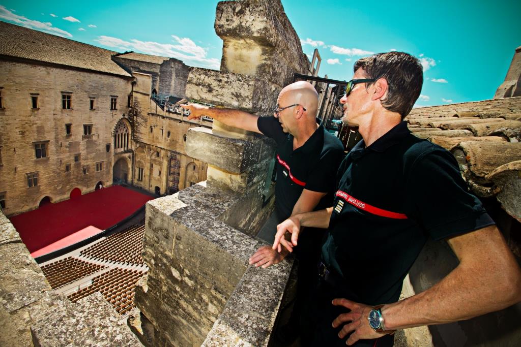 SDIS de Vaucluse-84 (@sdis84) on Twitter photo #prevention #sécurité #ERP <a href="/FestivalAvignon/">Festival d'Avignon</a>
Coup de projecteur sur les 16 #pompiers84 préventionnistes, assistés de leurs 2 secrétaires, qui ont contrôlé près de 180 lieux pour le bon déroulement du festival : 135 visites techniques, + de 40 commissions de sécurité, 40 prévisites #prevention #sécurité #ERP <a href="/FestivalAvignon/">Festival d'Avignon</a>
Coup de projecteur sur les 16 #pompiers84 préventionnistes, assistés de leurs 2 secrétaires, qui ont contrôlé près de 180 lieux pour le bon déroulement du festival : 135 visites techniques, + de 40 commissions de sécurité, 40 prévisites