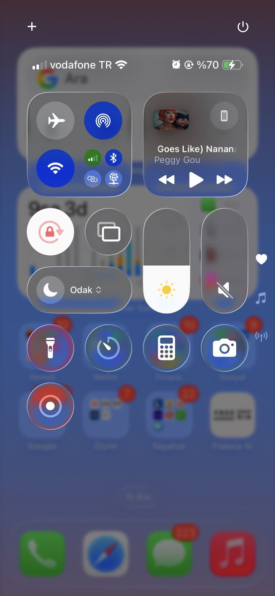 gizemnoktapk's tweet image. Frosted glass &amp;gt; Liquid Glass
#iOS26Beta3