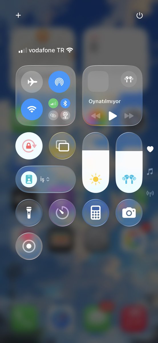 gizemnoktapk's tweet image. Frosted glass &amp;gt; Liquid Glass
#iOS26Beta3