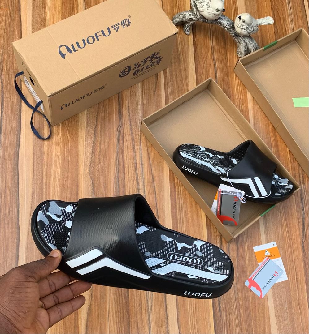 Luofu palms Slide design 
Available in size:  40 42 43 44 45 

#price:  23k

DM/Whatsapp: 07010230341
            
Location: Kaduna
Delivery: Nationwide 
 RT please.
