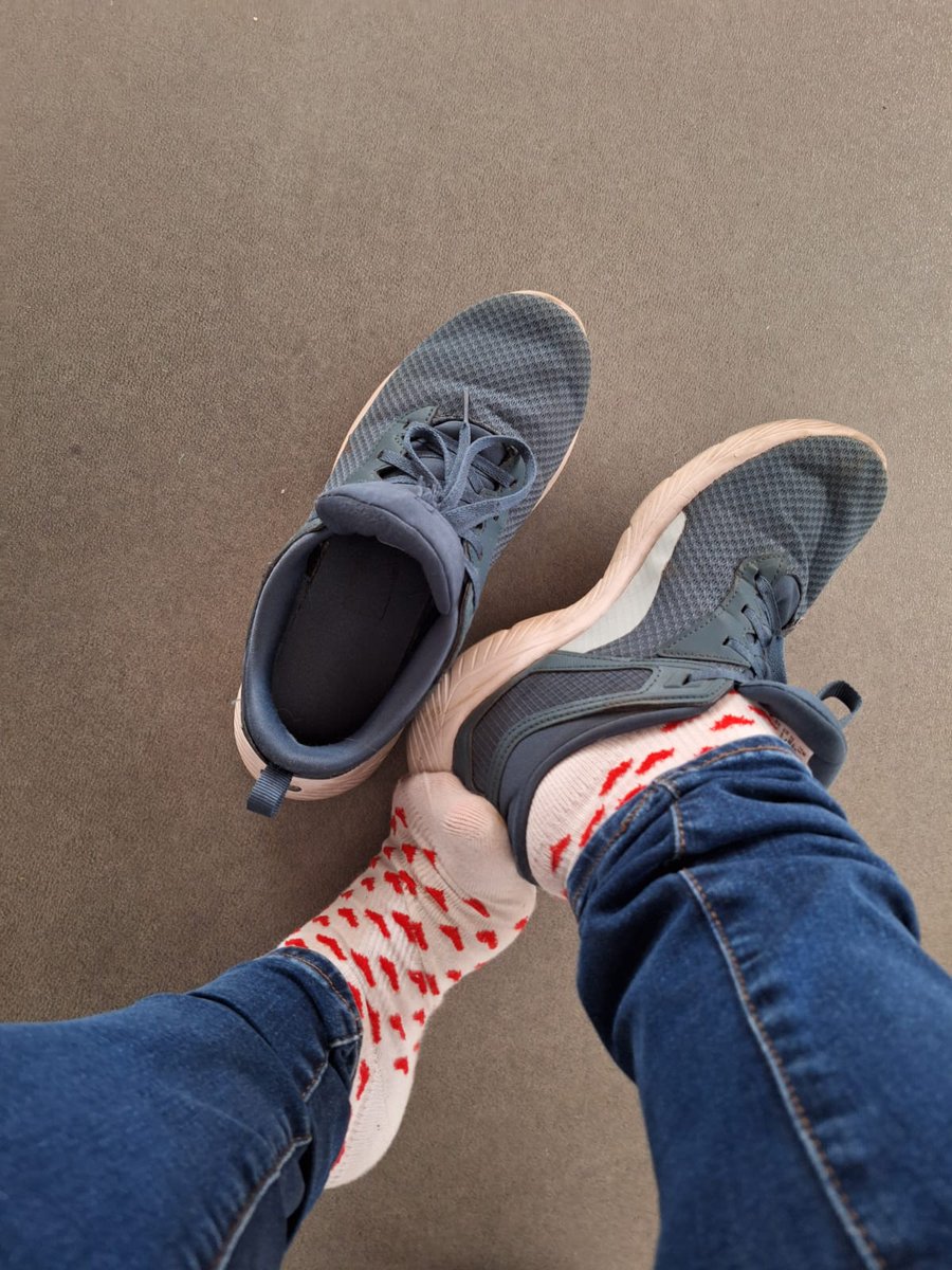 socks_sneakers's tweet photo. #Sneaker ausziehen bei der Arbeit
#socken #buntesocken #sockenfetisch #getragenesocken #dreckigesocken #sockenfüße #füße #lilasocken #socks #socklover #cutesocks #socksfetish #dirtysocks #sockworship #coolsocks #sneakerfetish https://t.co/ElqM0nIpdh