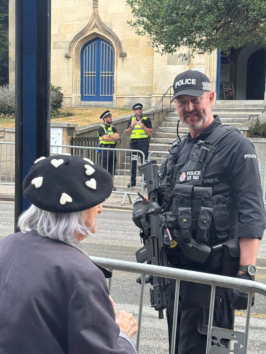nuclearpolice's tweet image. His Majesty King Charles III and Her Majesty Queen Camilla have welcomed French President Emmanuel Macron and his wife Brigitte Macron for their state visit.
A number of CNC officers have been deployed on mutual aid to Windsor to support @ThamesVP on this special occasion.