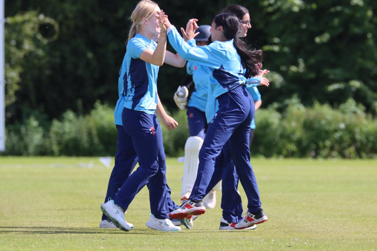 In their second T20 match of the day, Eastern Knights have scored 118/8. A glorious day of cricket so far in Livingston. A big chase for the Western Warriors coming up in this <a href="/CricketScotland/">Cricket Scotland</a> Girls U18 Regional Championship double-header. #ChooseCricket #T20cricket
