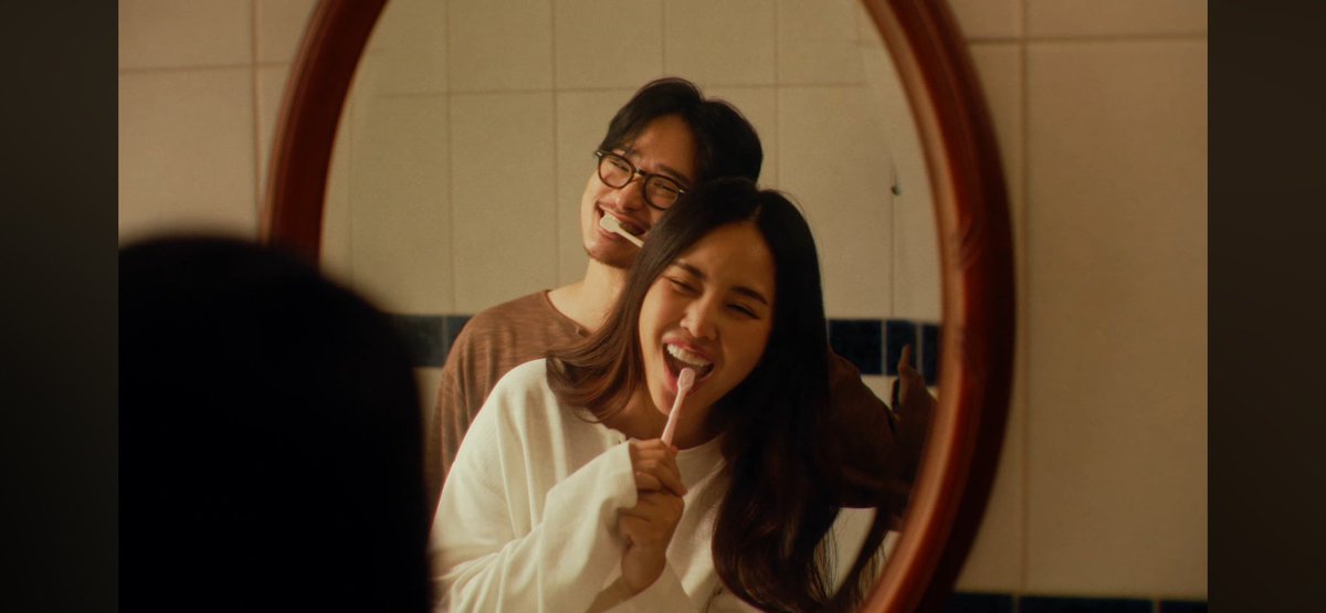 mobye_sertist's tweet photo. ชอบจัง แต่ละเพลงของน้องไม่ซ้ำกันเลย เพลงไม่โสด ไม่อกหักช้ำรักแล้ว มาเป็นเพลงรักเพลงงานแต่งแทน ละMVดีอ่ะ ชอบที่เอาคู่จริงมาเล่นมันได้ฟีลมากๆ ดีไปหมดดดดด 💍✨❤️ 

#5AM_MOBYE
#MOBYE
#LOVEiSENTERTAINMENT

MOBYE - 5 A.M. [Official MV] https://t.co/eTBnuRVs0A ผ่าน @YouTube https://t.co/bXWb0xZtjs