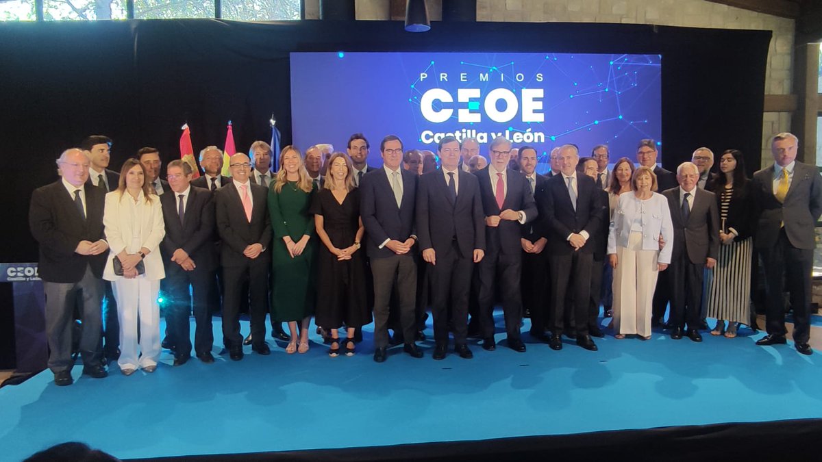 CEOE-CEPYME Salamanca (@ceoecepymesa) on Twitter photo Acompañamos a Construcciones Eléctricas Jara en los Premios <a href="/ceoe_cyl/">CEOE Castilla y León</a> en #Soria
Un premio más que merecido. Enhorabuena! 👏👏
#ACCISIVA @AESTIC #ASECOV
Orgullosos de nuestros empresarios 💪
#CEOE #CEPYME #Salamanca Acompañamos a Construcciones Eléctricas Jara en los Premios <a href="/ceoe_cyl/">CEOE Castilla y León</a> en #Soria
Un premio más que merecido. Enhorabuena! 👏👏
#ACCISIVA @AESTIC #ASECOV
Orgullosos de nuestros empresarios 💪
#CEOE #CEPYME #Salamanca
