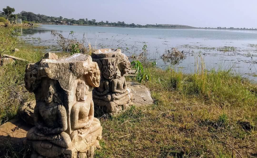 Why Jains need to produce more kids ?

To protect this 👇

The one who doesn't protect their identity become history.

#SanatanJainDharma