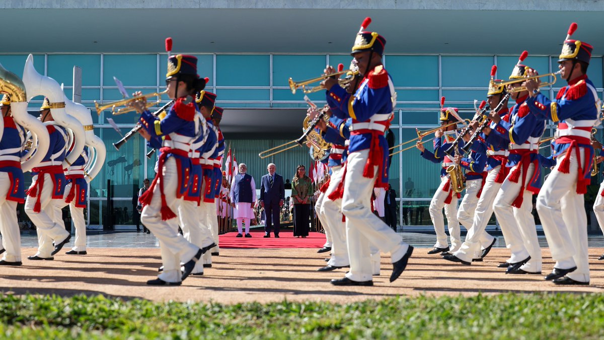 Glimpses from the ceremonial welcome in Brasília. This state visit to Brazil will add momentum to our bilateral relations.

<a href="/LulaOficial/">Lula</a>