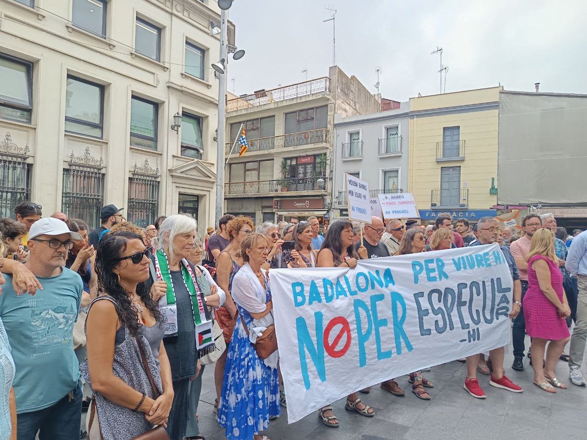 Sindicat de Llogateres i Llogaters (@sindicatlloguer) on Twitter photo 🎉 VICTÒRIA! Hem fet recular Garcia Albiol: es frena l’ampliació massiva de pisos turístics a Badalona!
El Sindicat <a href="/llogaters_bdn/">Sindicat Llogateres de Badalona</a>, la Federació d’Associacions Veïnals i sis entitats locals més s'han organitzat contra aquest disbarat.
independentbadalona.cat/2025/07/07/alb… 🎉 VICTÒRIA! Hem fet recular Garcia Albiol: es frena l’ampliació massiva de pisos turístics a Badalona!
El Sindicat <a href="/llogaters_bdn/">Sindicat Llogateres de Badalona</a>, la Federació d’Associacions Veïnals i sis entitats locals més s'han organitzat contra aquest disbarat.
independentbadalona.cat/2025/07/07/alb…