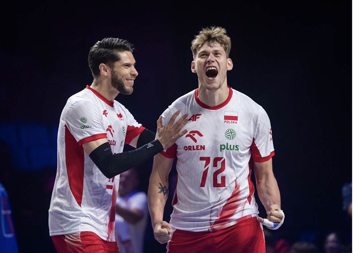 PlusLiga (@plusliga_) on Twitter photo Jeśli przyzwyczailiście się do widoku <a href="/Mateusz40567145/">Mateusz Poręba</a> w biało-czerwonych barwach, to…
…bardzo dobrze, bo środkowy właśnie dołączył do <a href="/AssecoResovia/">Asseco Resovia</a> 🙂⚪️🔴
A przypomnijmy, że to właśnie w Rzeszowie Mateusz stawiał swoje juniorskie siatkarskie kroki! ✌️ Jeśli przyzwyczailiście się do widoku <a href="/Mateusz40567145/">Mateusz Poręba</a> w biało-czerwonych barwach, to…
…bardzo dobrze, bo środkowy właśnie dołączył do <a href="/AssecoResovia/">Asseco Resovia</a> 🙂⚪️🔴
A przypomnijmy, że to właśnie w Rzeszowie Mateusz stawiał swoje juniorskie siatkarskie kroki! ✌️