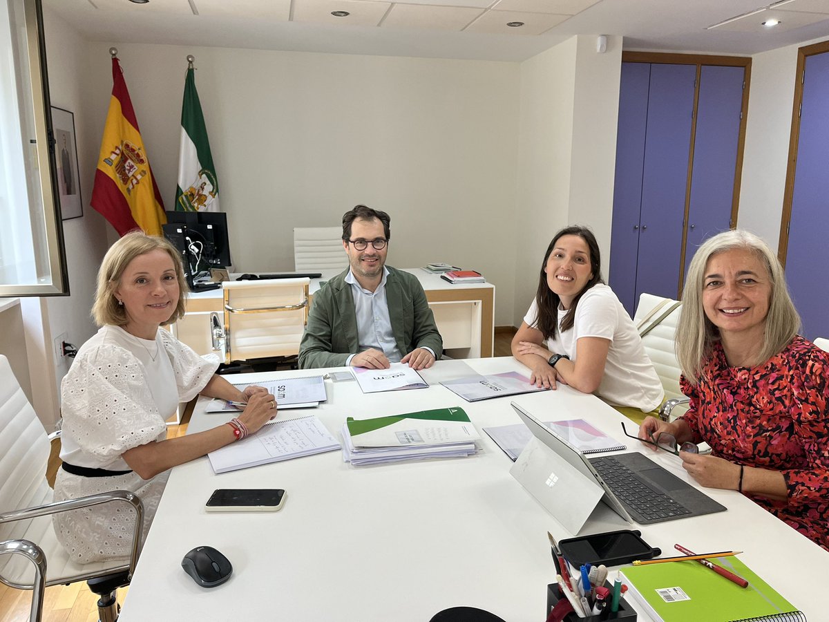SAOM (@saom_oncologia) on Twitter photo 🤝 Fructífero encuentro con <a href="/vallegarciasan1/">Valle Garcia</a>, directora-gerente del Servicio Andaluz de Salud, y la directora general de Asistencia Sanitaria y Resultados de Salud, Celia Fernández, que han mostrado gran interés en la actividad científica, formativa y de humanización de la SAOM. 🤝 Fructífero encuentro con <a href="/vallegarciasan1/">Valle Garcia</a>, directora-gerente del Servicio Andaluz de Salud, y la directora general de Asistencia Sanitaria y Resultados de Salud, Celia Fernández, que han mostrado gran interés en la actividad científica, formativa y de humanización de la SAOM.