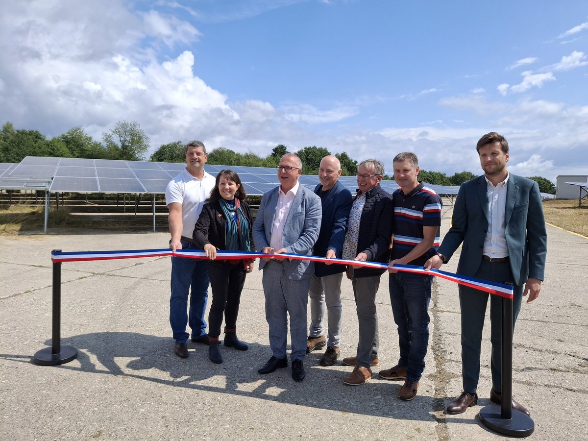 EDF Bourgogne-Franche-Comté (@edf_bfc) on Twitter photo EDF power solutions inaugure la plus grande centrale solaire du Territoire de Belfort. Située sur une ancienne base de l'OTAN, ses 73000 panneaux photovoltaïques alimenteront en électricité, pendant 30 ans, l'équivalent de 40% de la communauté d'agglomération du <a href="/GrandBelfort/">Grand Belfort</a>. EDF power solutions inaugure la plus grande centrale solaire du Territoire de Belfort. Située sur une ancienne base de l'OTAN, ses 73000 panneaux photovoltaïques alimenteront en électricité, pendant 30 ans, l'équivalent de 40% de la communauté d'agglomération du <a href="/GrandBelfort/">Grand Belfort</a>.
