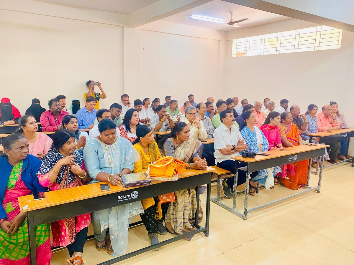 mlanaharis's tweet photo. ಶಾಂತಿನಗರದ ದೊಮ್ಮಲೂರಿನಲ್ಲಿ ಬೆಂಗಳೂರಿನ ಇಂದಿರಾನಗರದ ರೋಟರಿ ವತಿಯಿಂದ ನಿರ್ಮಿಸಲಾದ ಸರ್ಕಾರಿ ಪ್ರಥಮ ದರ್ಜೆ ಕಾಲೇಜಿನ ನೂತನ ಕಟ್ಟಡದ ಉದ್ಘಾಟನಾ ಸಮಾರಂಭದಲ್ಲಿ ಭಾಗವಹಿಸಿದೆ. ಸ್ಥಳೀಯ ಮುಖಂಡರು ಉಪಸ್ಥಿತರಿದ್ದರು. https://t.co/9mI6apI90M
