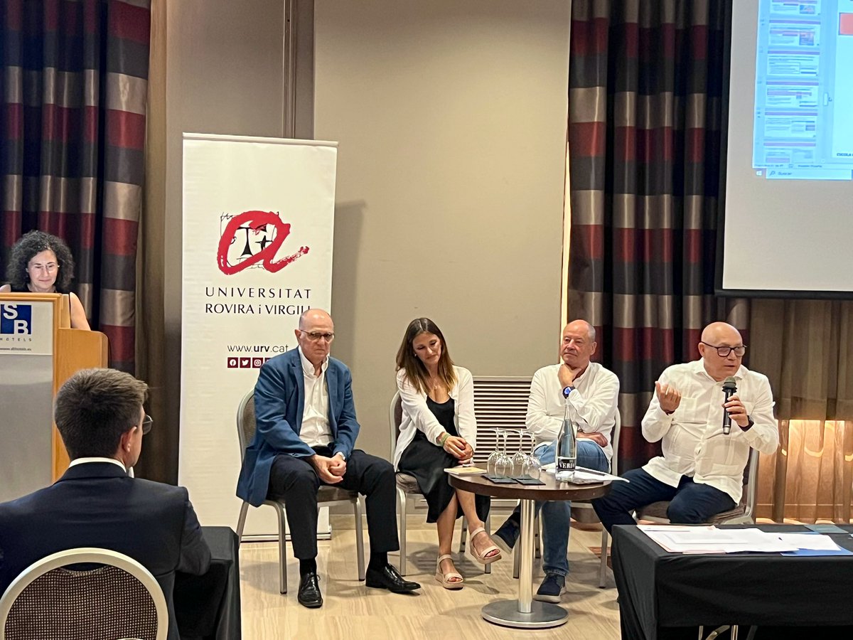 Lideratge i innovació en  la gestió universitària.  Aquest és el repte de la 1a edició de l’Escola d’Estiu #URV  que avui reuneix en una jornada formativa  càrrecs de gestió de la <a href="/universitatURV/">Universitat Rovira i Virgili</a>.  Tenim ponents de luxe, aprofitem-ho per definir reptes i solucions de futur!