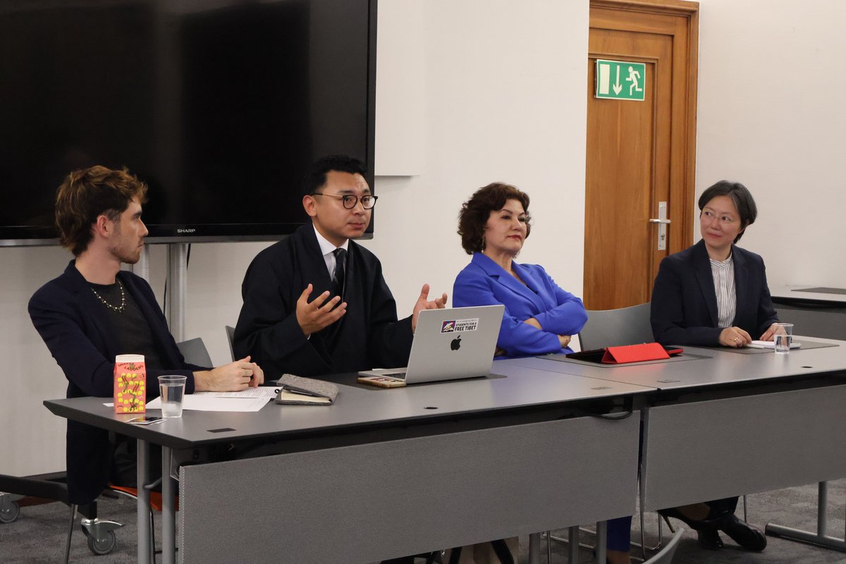 自由西藏学生运动 <a href="/SFTHQ/">Students for a Free Tibet</a> 的Topjor Tsultrim分享道：

“自我们流亡起，我父母[参加抗议活动时]一直用围巾和墨镜裹住孩子们。他们知道，如果他们的孩子被拍到举着写有“自由西藏”的标语牌，他们就永远失去了回西藏与家人团聚的机会。这是藏人的深切体会。”