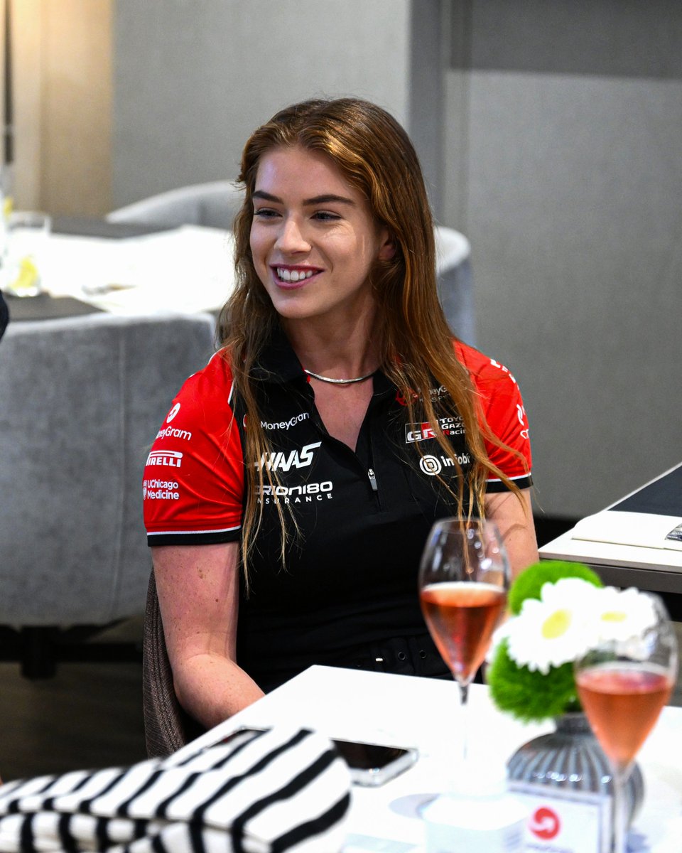 HaasF1Team's tweet image. No racing for Courtney this weekend, but great having her with us at Silverstone! 😁🇬🇧

Thanks for making the trip over Courtney! 🙌🇬🇧

#HaasF1 #F1 #BritishGP | @Courtneycrone98