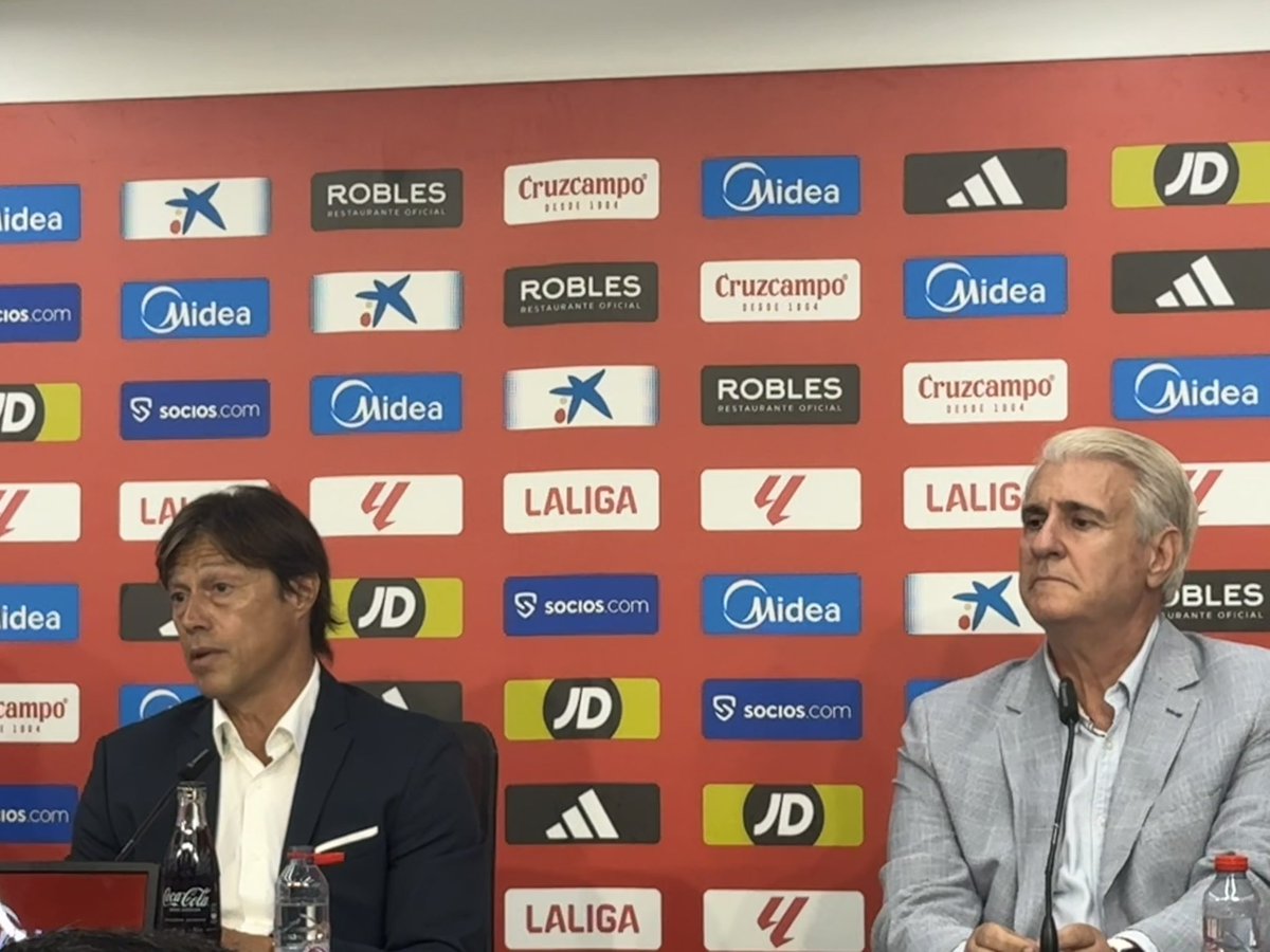 🔴 Matías Almeyda

🗣️ “Soy optimista. Creo en lo que vamos a hacer juntos”.

➡️ “No hice magia nunca. No voy a juzgar el trabajo de mis antecesores”

🗣️ “Se va a construir una casa nueva, arrancaremos por los cimientos”

➡️ “No me preocupa el mercado, tenemos buenos futbolistas”