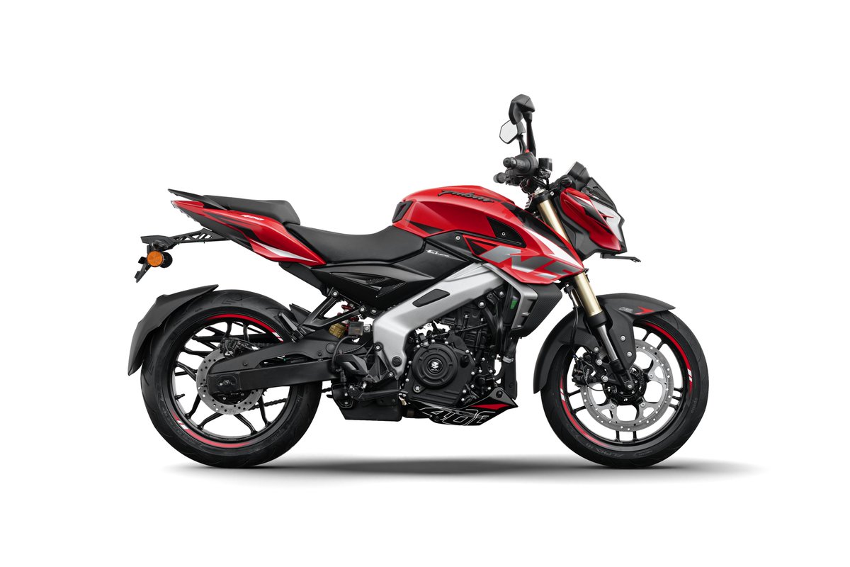 Bajaj has launched the 2025 Pulsar NS400Z in India at Rs 1.92 lakh (ex-showroom). Key highlights:
* 373 cc mill now makes 42.4 bhp at 9,000 rpm
* 0-100 kmph in 6.4 sec
* 157 kmph top speed (up 7 kmph)
* Sport Shift software-based quick-shift system
* New Apollo radial tyres