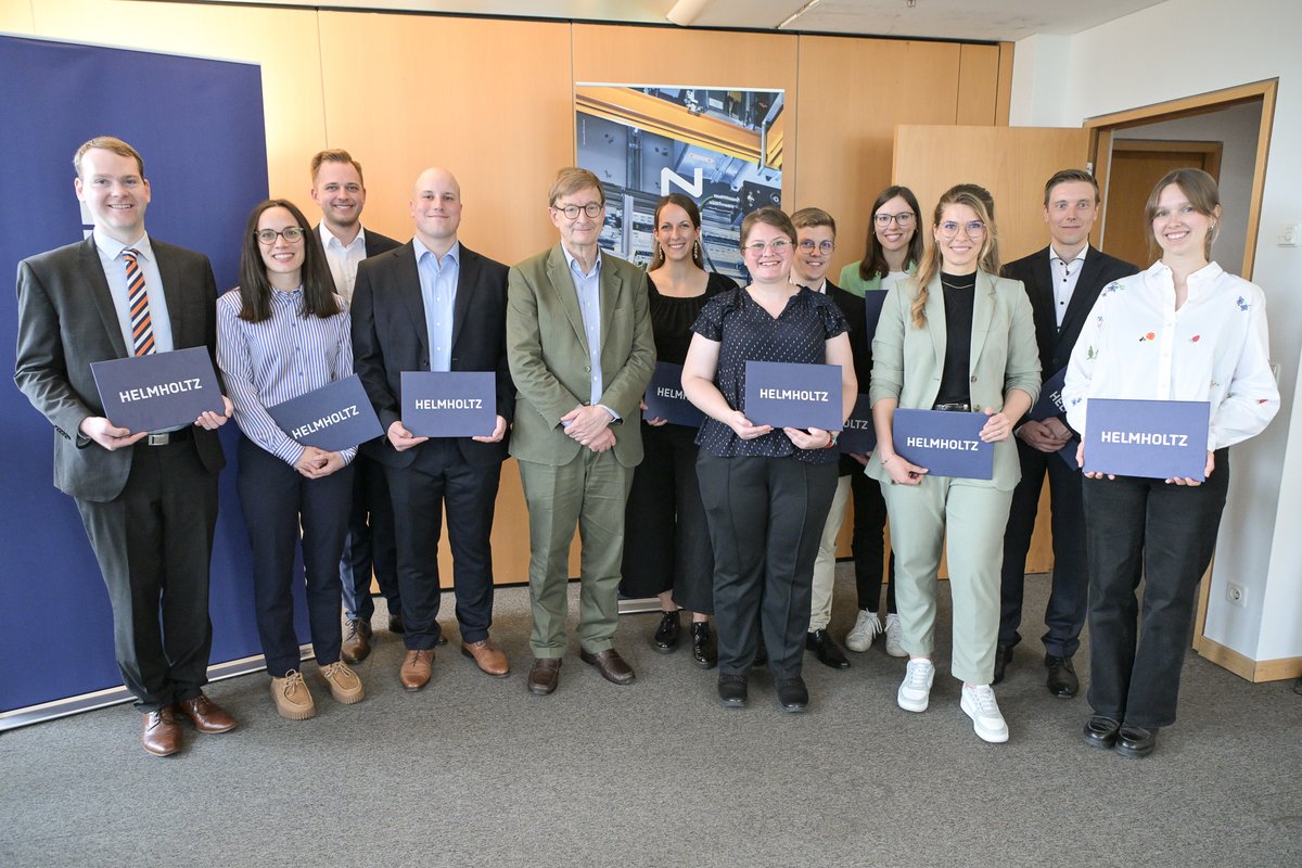 Wir gratulieren allen Preisträgerinnen und Preisträgern des Helmholtz-Promotionspreises.
Rund 9000 Doktorandinnen und Doktoranden forschen bei Helmholtz – elf von ihnen wurden in diesem Jahr mit dem Preis ausgezeichnet.

Mehr dazu ⤵️
helmholtz.de/newsroom/artik…

📸Oliver Walterscheid