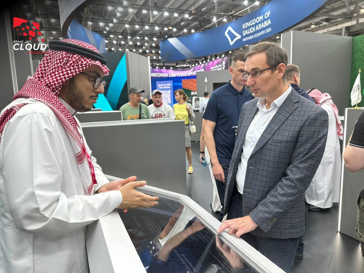 _CloudSolutions's tweet image. من قلب المملكة... إلى قلب القارة الأوروبية
في أول ظهور لنا على الساحة الأوروبية، مقتطافات من يومنا الأول في معرض INNOPROM 2025  بمدينة يكاتيرينبورغ – روسيا، نشارك العالم رؤيتنا لحلول رقمية تُلهم، وتقنية  تُبهر، وطموحًا لا يعرف الحدود.
انضمو الينا غدا في يومنا الثاني ، لنكتب فصلاً…