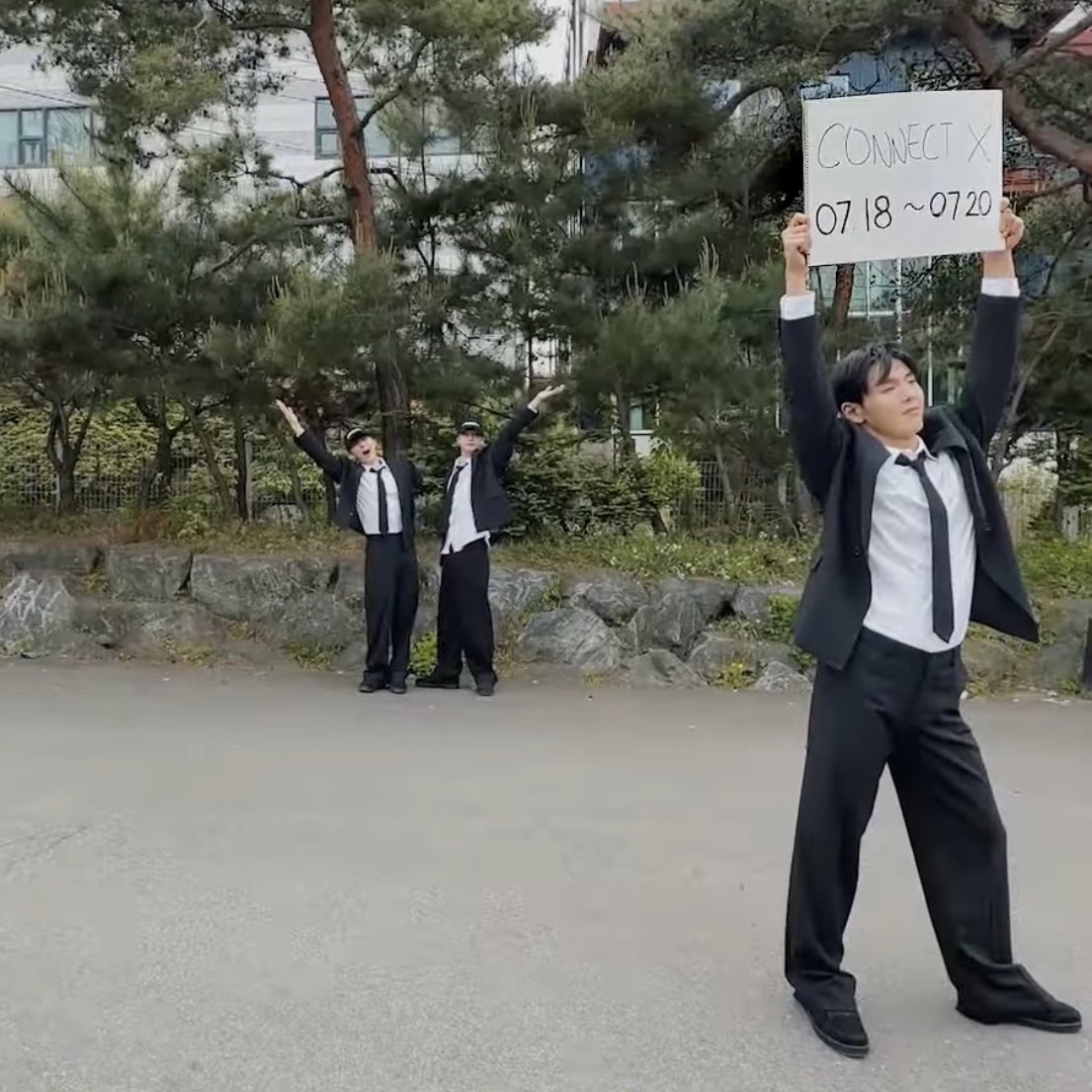 dawnuayo's tweet image. me outside of the starship building asking for the shownu solo album