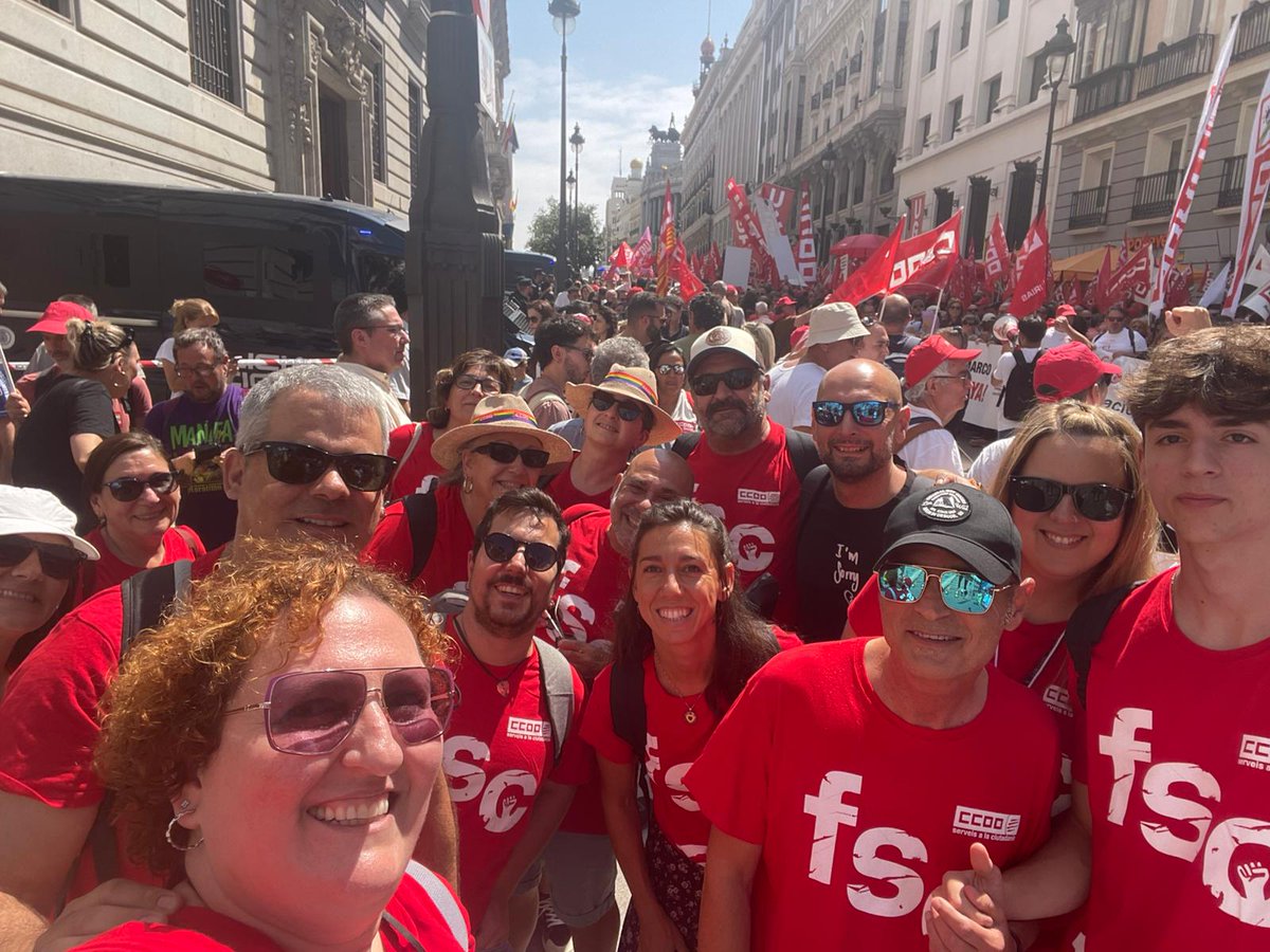 CCOOAJTBCN's tweet photo. ✊🏻Sortim al carrer, els i les treballadores públiques exigim els compliments dels acords:

📢 35h, carrera professional, jubilació parcial, més plantilla, nou model de classificació!

#CumpleLoPactado #EsLaHora https://t.co/i4KYLK957u