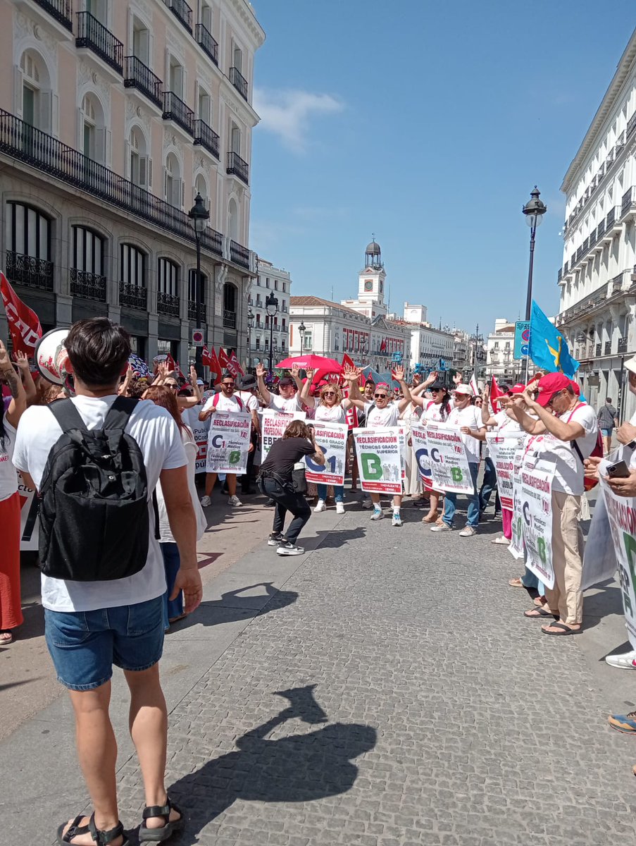 ✊🏻Sortim al carrer, els i les treballadores públiques exigim els compliments dels acords:

📢 35h, carrera professional, jubilació parcial, més plantilla, nou model de classificació!

#CumpleLoPactado #EsLaHora
