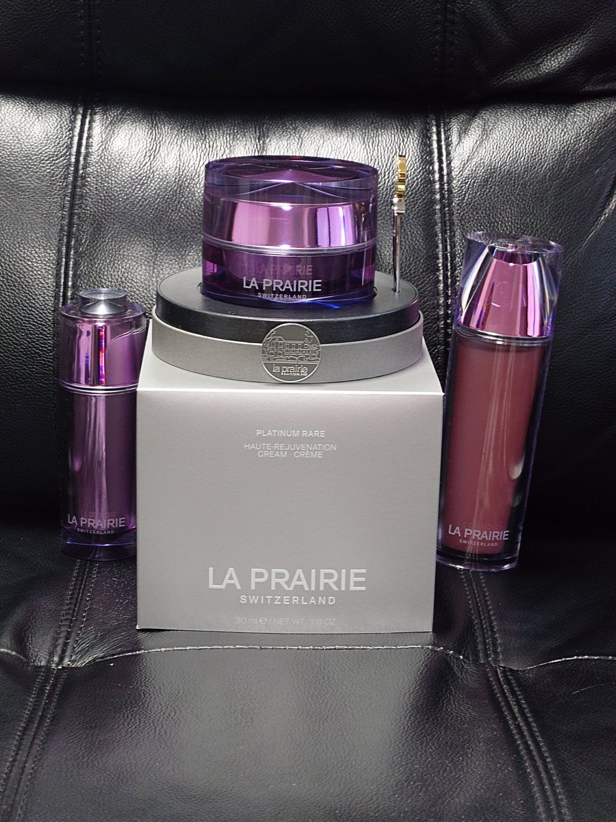 sonohen_ossan's tweet image. SK-II新しく補充したばっかやけど、七夕に新しいやつ購入🙌
名も知らぬ、ラ プレリーとか言うよくわからん子達。
けどめっちゃ良かった、ほっぺたが手にくっついた🥹

#LaPrairie