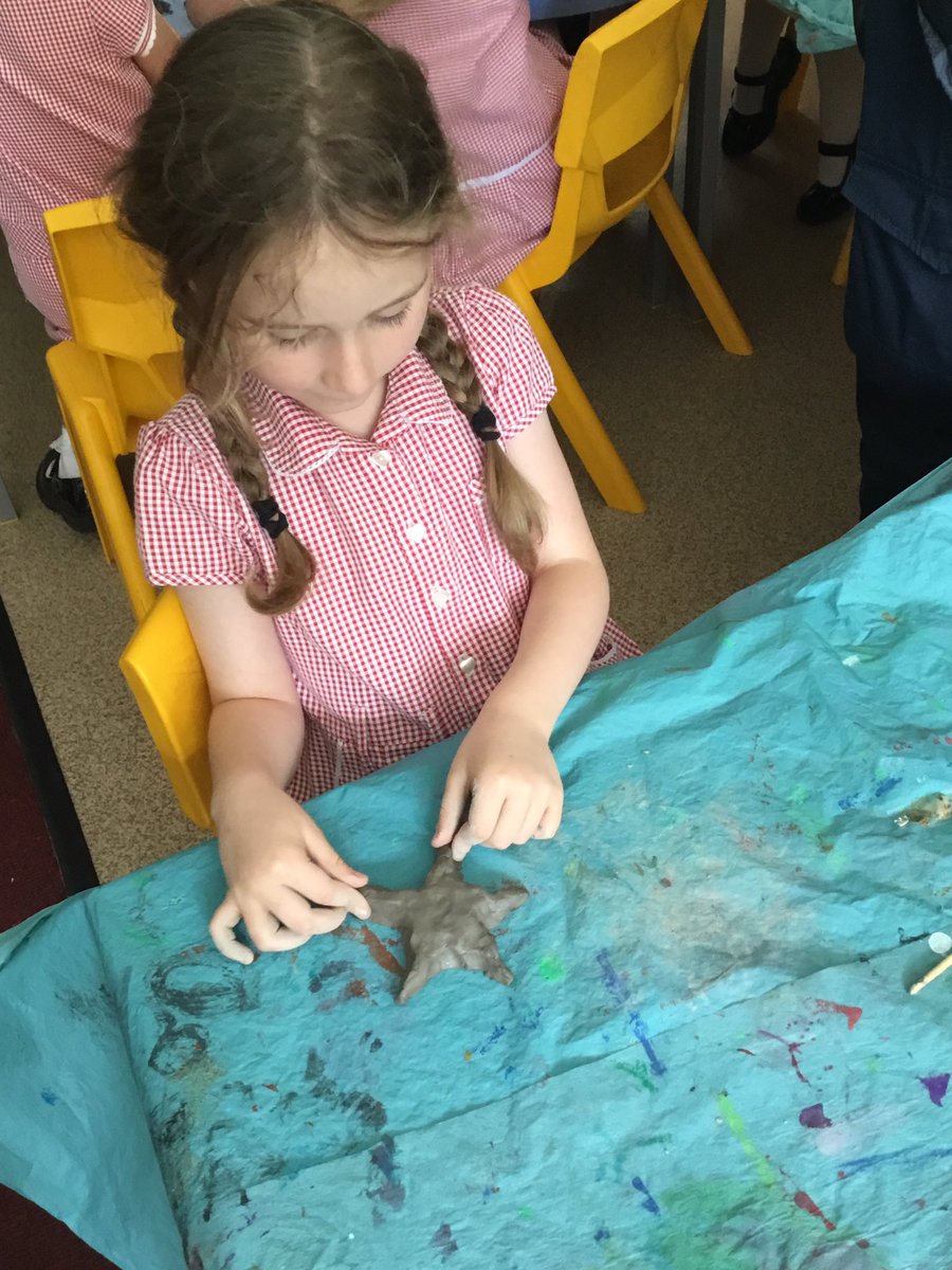 Y2_CTK's tweet photo. Creating clay starfish sculptures in the style of Yayoi Kusama 🌟 https://t.co/XJRcTZXd6u