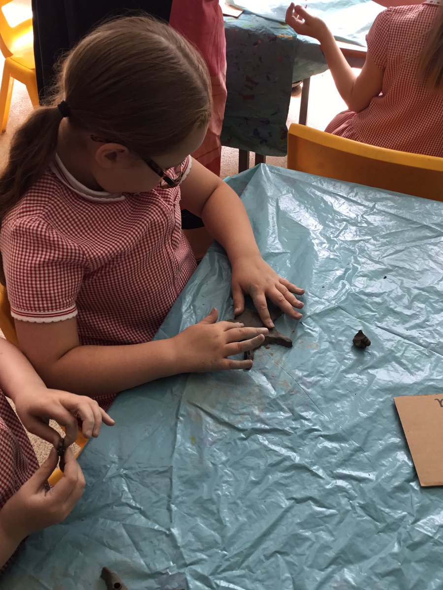 Y2_CTK's tweet photo. Creating clay starfish sculptures in the style of Yayoi Kusama 🌟 https://t.co/XJRcTZXd6u