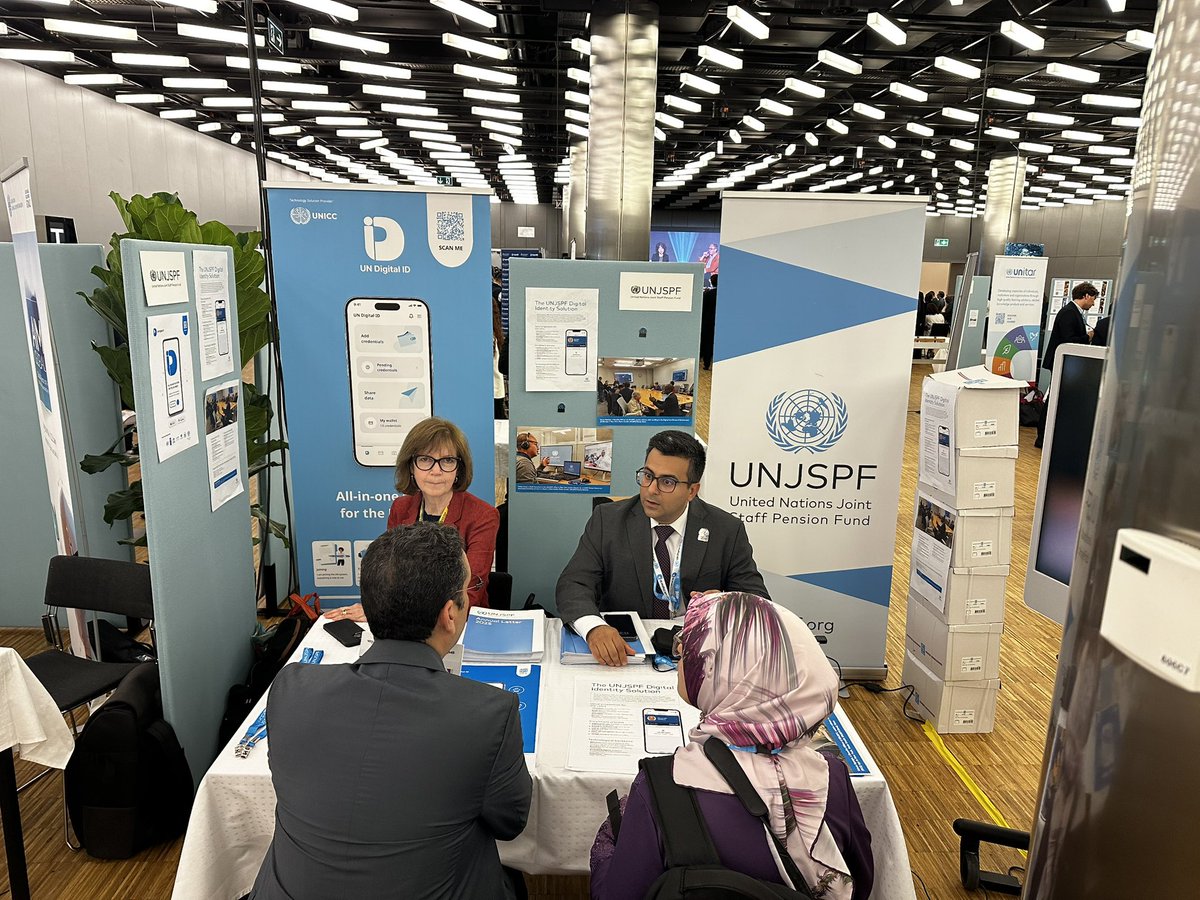 diplomirko's tweet image. Explaining #UNJSPF Digital Certificate of Entitlement to UN Pension Fund beneficiaries at #AIforGood Summit.