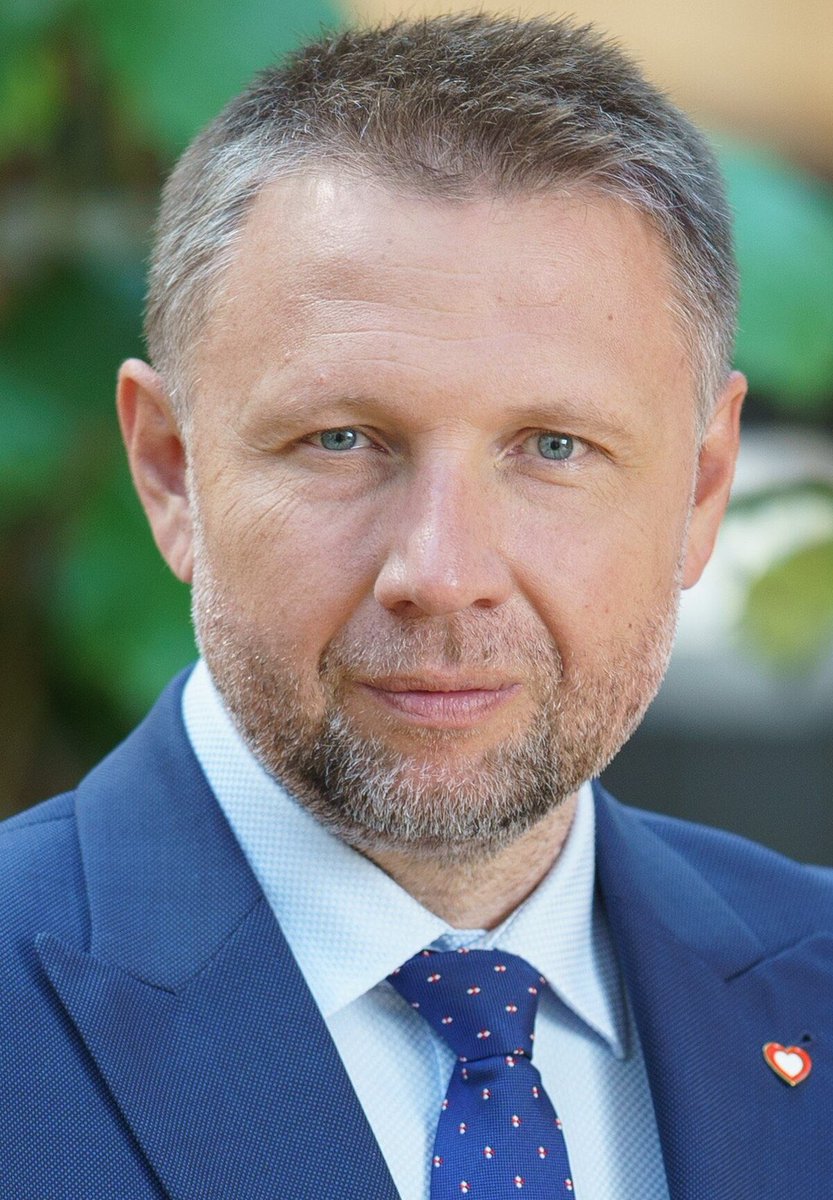 Wyobrażacie sobie, że ten człowiek będzie się zajmował znowu terenami powodziowymi, gdyby (niedaj Boże) znowu były powodzie? 

Minister ds. Zalania.