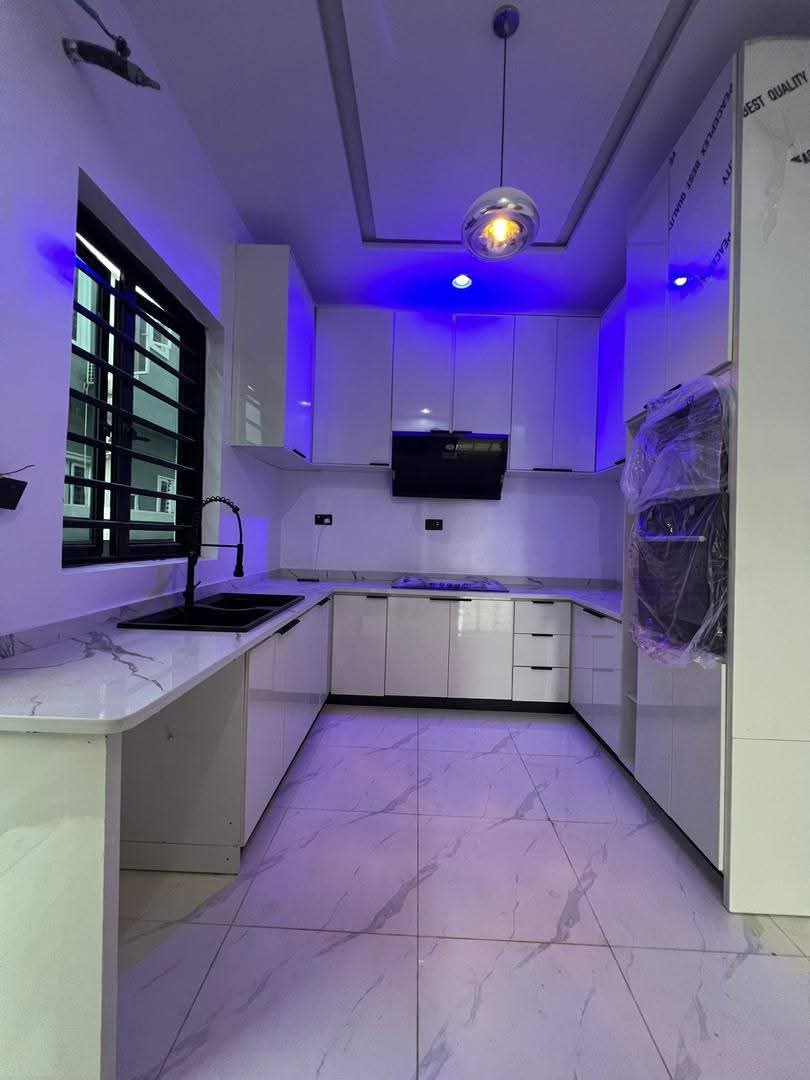 WELL FINISHED 4 BEDROOM SEMI DETACHED DUPLEX WITH BQ.

LOCATION: Orchid Lekki, Lagos

FACILITIES:
- En-suite rooms 
- Fully Fitted Kitchen
- Water heater
- Heat extractor

TITLE: CofO

PRICE: 195m

Witch BRICS Grok Peter Obi Atiku Arsenal #GOLD Gyokeres Samsung Galatasaray