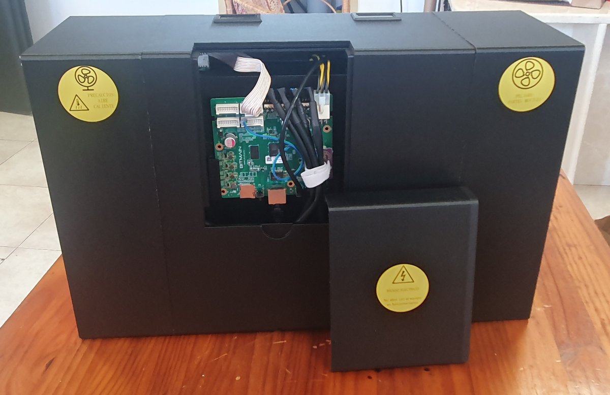 N21PoW's tweet photo. #Nocoiner rc4, redistribución de componentes, centrado del canal de la hashboard y material con caracterísitcas mejoradas. 
Información en innovacion@natio21.com https://t.co/E5auu6xAQJ