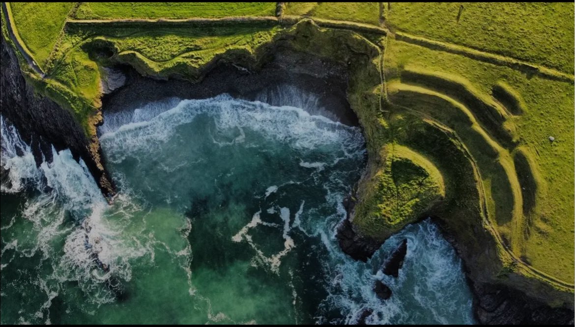 Old promontory fort balancing on the edge of the Atlantic …

From Sligo’s Neolithic landscape to the many forts, castles and abbeys,… discover historic Sligo.

choosesligo.com/historic-sligo…

#choosesligo