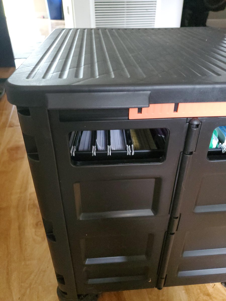 SelorssDE's tweet photo. Satt vom Papierchaos? 🗂️
Der SELORSS BY10 Rollwagen ist ideal, um deine Ordner organisiert und stets griffbereit zu halten.
#SELORSS #Rollwagen #Lehrerbedarf #BüroOrganisation https://t.co/DeHhe9rspJ