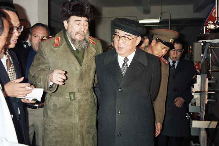 Recordamos al Gran Líder Camarada Kim Il Sung, en ocasión del 31 aniversario de su desaparición física.

A la República Popular Democrática de Corea y #Cuba nos unen históricos lazos de amistad y cooperación, los cuales continuaremos fortaleciendo.