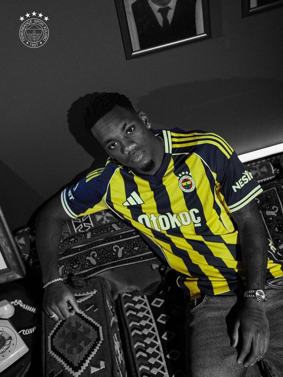 çubuklu formanın yakışmadığı tek insan evladı yok büyülü forma yemin ederim