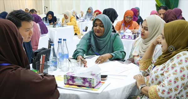 Connecting Research (@unirdg_research) on Twitter photo Reading research is helping teachers in the Maldives use storytelling to make maths lessons more engaging and effective.
Read how <a href="/NatthapojVinceT/">Dr. NatthapojVinceT</a> <a href="/UniRdg_IoE/">IoE Uni of Reading</a>, founder of <a href="/MathsStories/">MathsThroughStories.org</a>, is transforming how mathematics is taught across the Maldives.
🔗 rdg.ac/4licfFL Reading research is helping teachers in the Maldives use storytelling to make maths lessons more engaging and effective.
Read how <a href="/NatthapojVinceT/">Dr. NatthapojVinceT</a> <a href="/UniRdg_IoE/">IoE Uni of Reading</a>, founder of <a href="/MathsStories/">MathsThroughStories.org</a>, is transforming how mathematics is taught across the Maldives.
🔗 rdg.ac/4licfFL