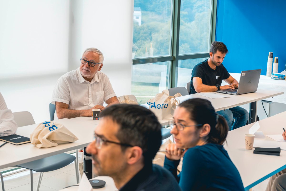 👨‍🏫 Los nuevos proyectos de #BFAero ya tuvieron su primera sesión de formación:

✅ Claves de la entrada en el programa.
✅ Claves de la gestión empresarial orientada a startups.

🚀 Gracias a los ponentes y a los proyectos #BFAero por esta prometedora jornada.

(1/2)