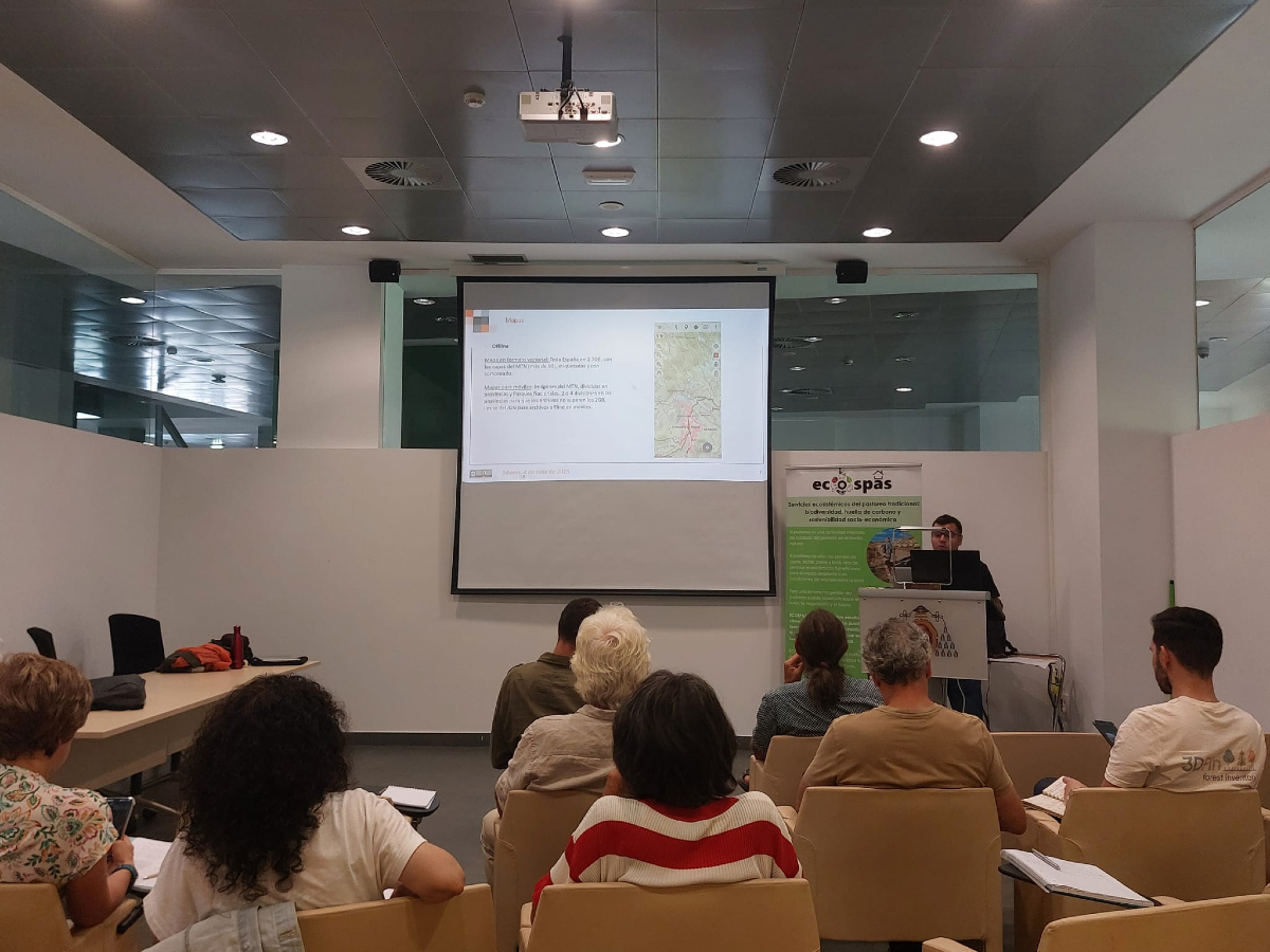 IGNSpain's tweet photo. 📍 La semana pasada estuvimos en el edificio del #IMIB en #Mieres participando en el encuentro del proyecto #ECOSPAS, donde el #CNIG colabora ofreciendo asistencia técnica a través de la app Mapas de España 🗺️

📲 Durante el encuentro, nuestro compañero Jacinto José Fernández Carmona presentó las principales funcionalidades de la app, que se utiliza en el proyecto para la toma de datos en campo.

🔗 Más info sobre el proyecto aquí:
 https://t.co/ppPWumverC

#IGNSpain #MapasDeEspaña #Geografía #DatosEspaciales #CSIC #TransformaciónDigital #AppIGN #CienciaCiudadana #Biodiversidad #Ecología #MedioAmbiente @_IMIB_ @CSIC @Geografia_UOvi
@GobAsturias @transportesgob