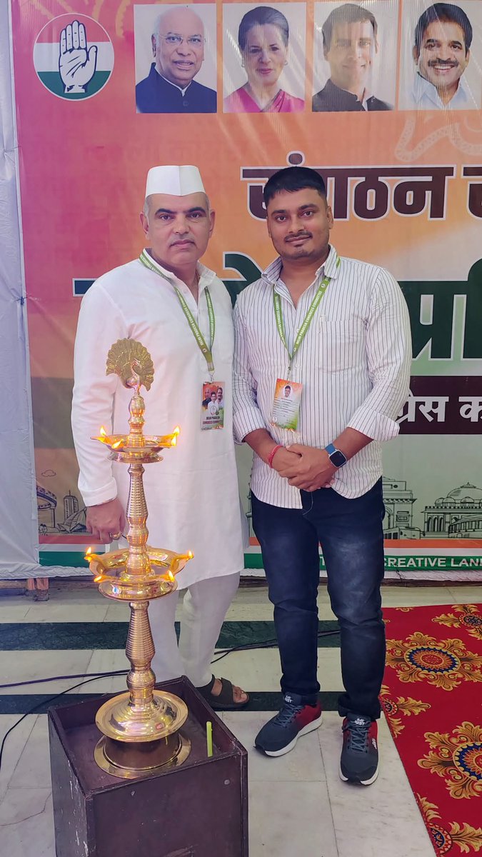 SikanderSingh92's tweet photo. पटपड़गंज जिला कांग्रेस कमेटी
#संगठन_सृजन_अभियान
#कांग्रेस_प्रशिक्षण_शिविर
#BlockPresident
#ward185
#sikandersingh
@devendrayadvinc @INCDelhi https://t.co/13nPTMrybk