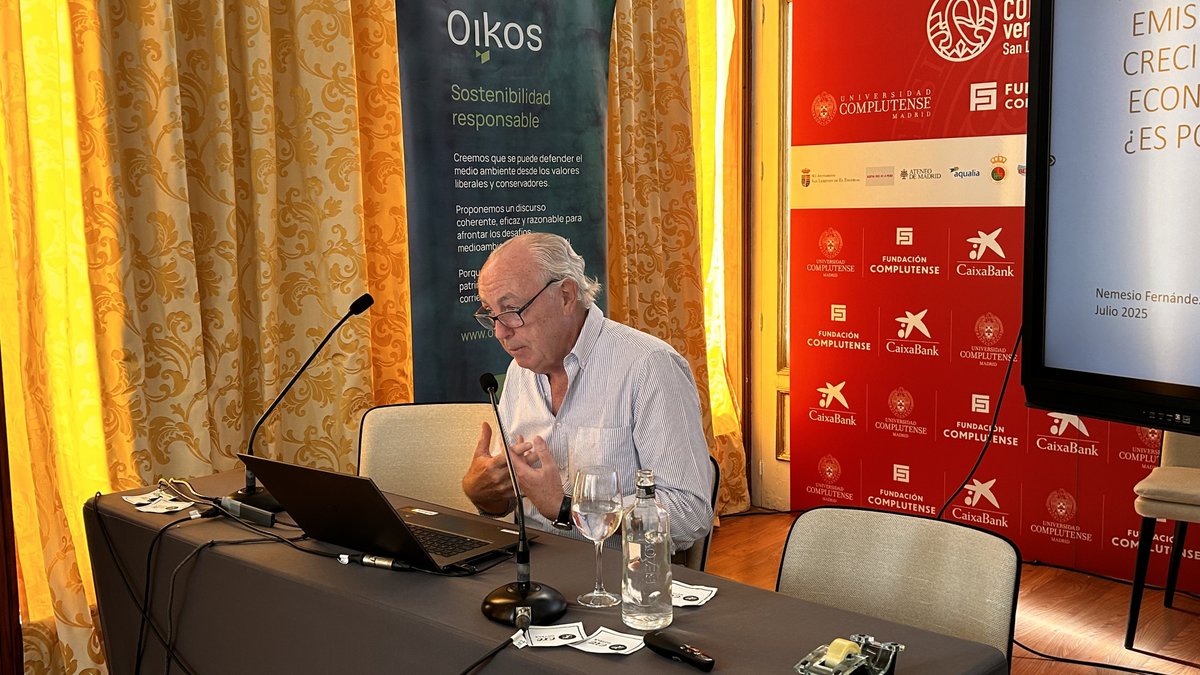 “La edad de los combustibles fósiles no acabará por falta de reservas, sino por avance tecnológico”. Nemesio Fernández-Cuesta, ex secretario de Estado de Energía, defendió en los #CursosVeranoUCM que sostenibilidad y crecimiento económico sí son compatibles, si se apuesta por