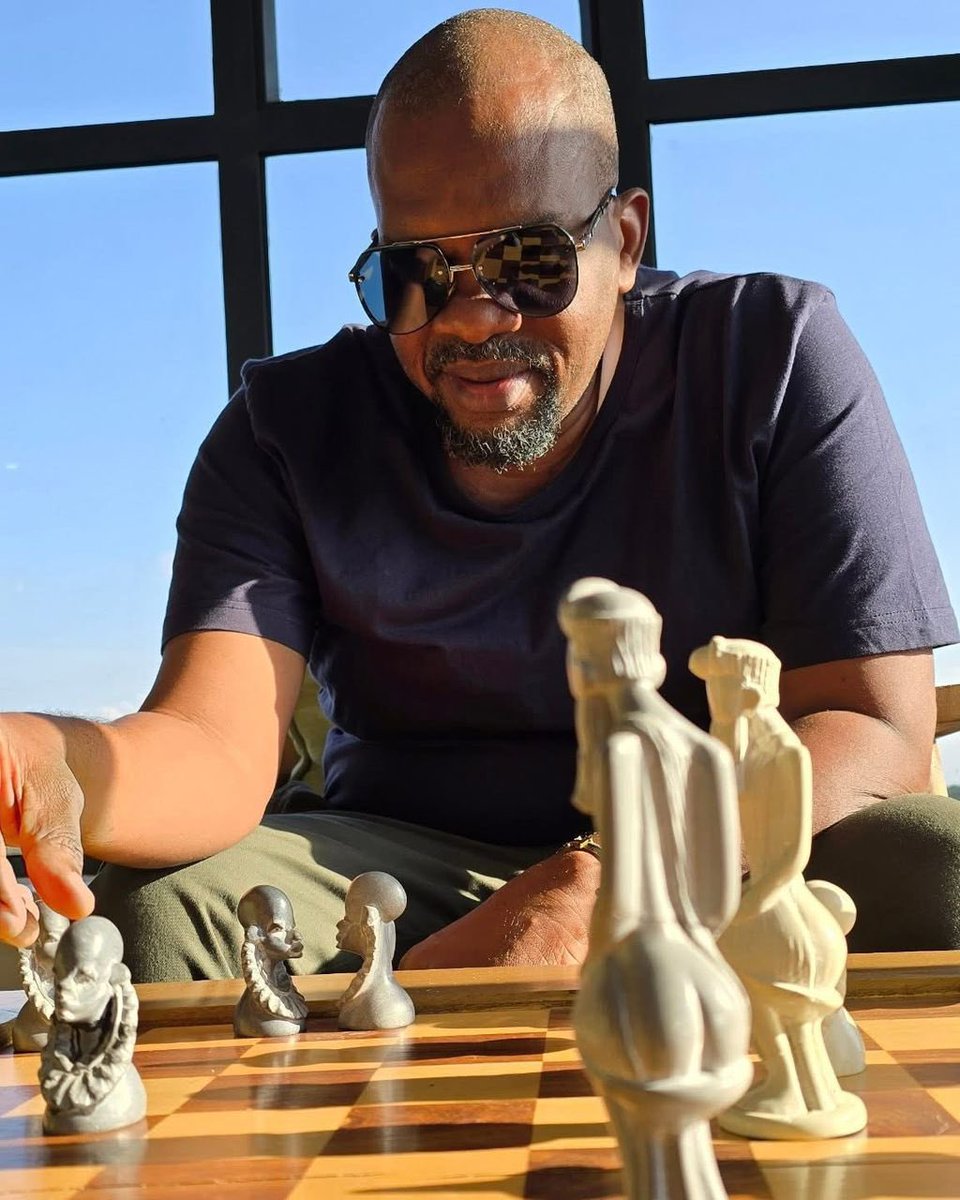 ANAANDIKA Mwamba ALEX MAYUNGA ( PhD ) toka USA.

“Asante Mwalimu wangu! Walau tunakubaliana kinachofanyika ni kususia. 

Na nakubaliana na mifano yako ya waliosusia chaguzi, iwe ni Trade Unionists, Wanaharakati au Wanasiasa! Ninadhani tutakuja hukumiwa na hata na uchaguzi weti wa