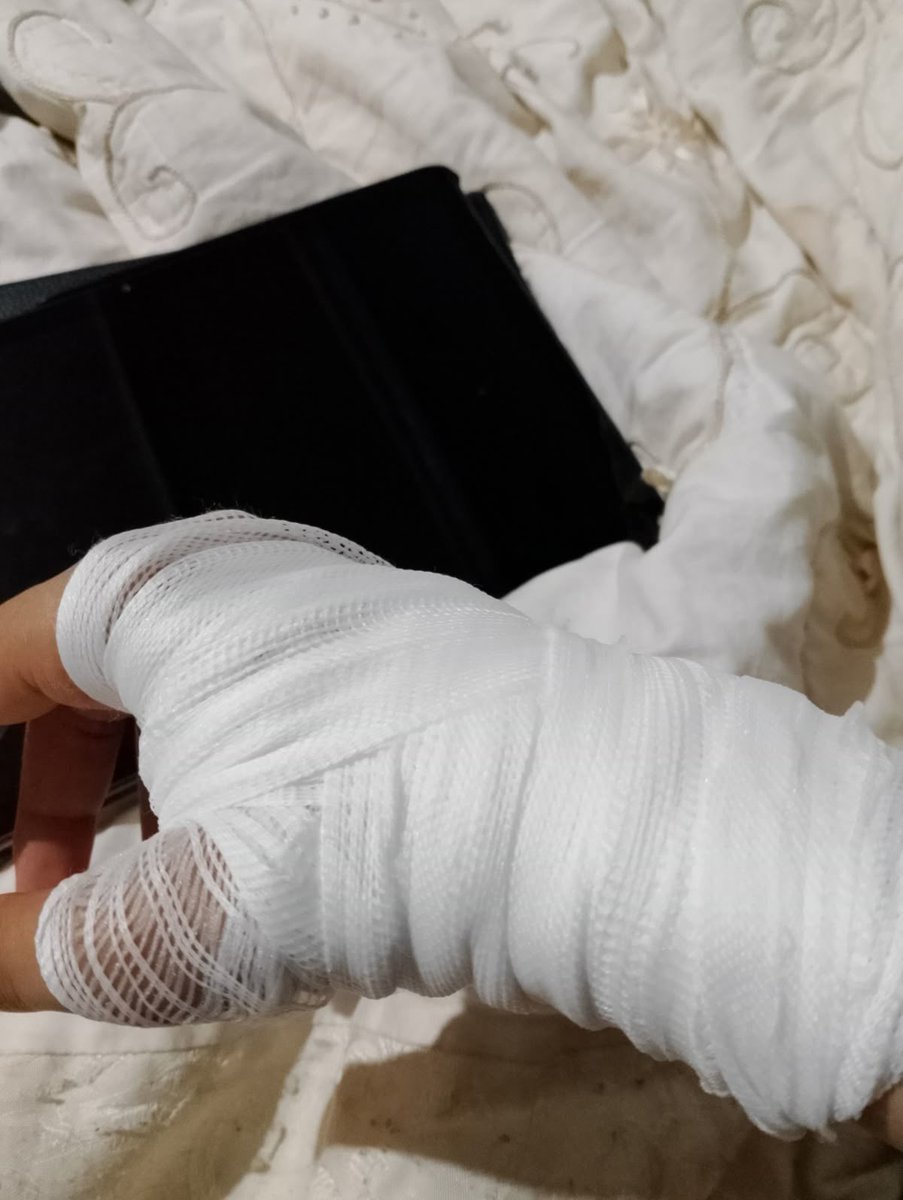 اعتذر من الجميع لفتره مؤقته ..
 بسبب فلت فـ اصبعي ارجو من الله لكم دوام العافيه